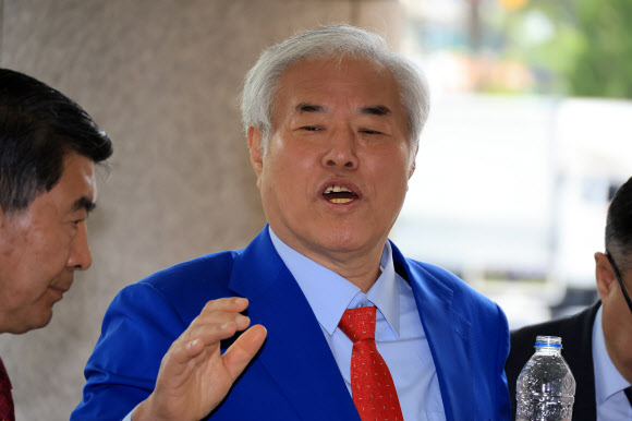 재판에 출석하는 전광훈 목사