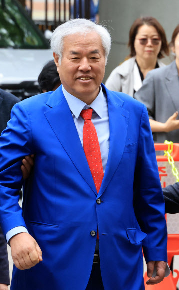 재판에 출석하는 전광훈 목사