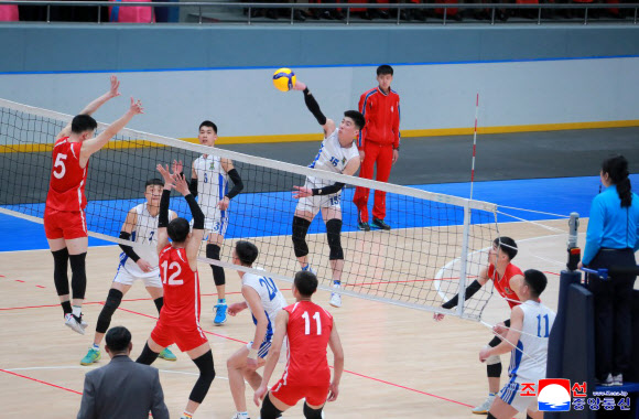 북한, 태양절 기념 남자배구경기 개최