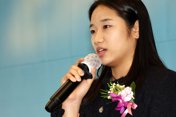 민주평화상 수상 소감 밝히는 안세영