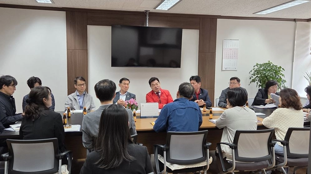 지난 17일 열린 전곡초 스포츠센터 운영 정상화를 위한 간담회