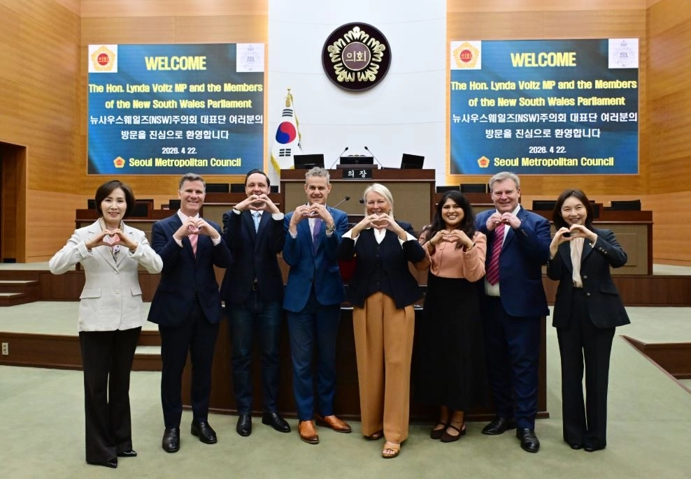 서울시의회 본회의장 참관(오른쪽에서 첫 번째 최호정 서울시의회 의장)