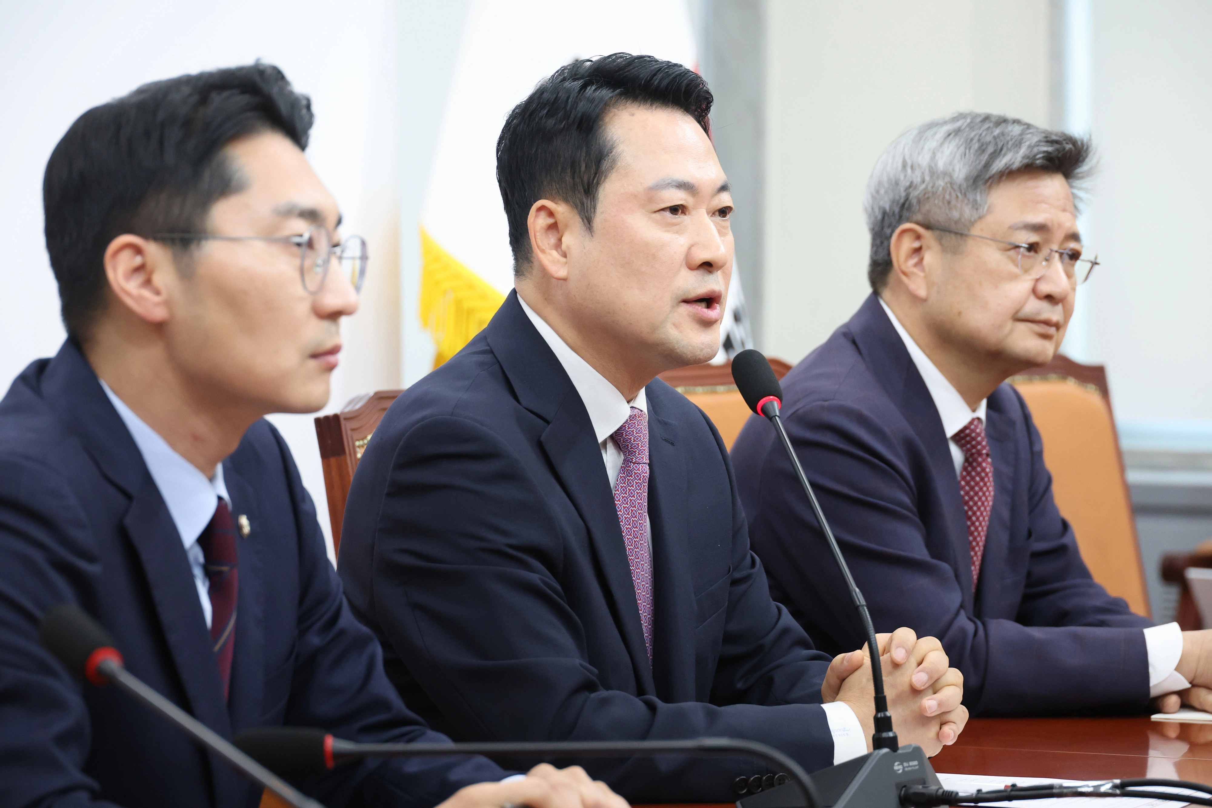 현안 브리핑하는 장동혁  장동혁 국민의힘 대표가 24일 서울 여의도 국회에서 열린 현안 관련 브리핑을 하고 있다. 뉴스1