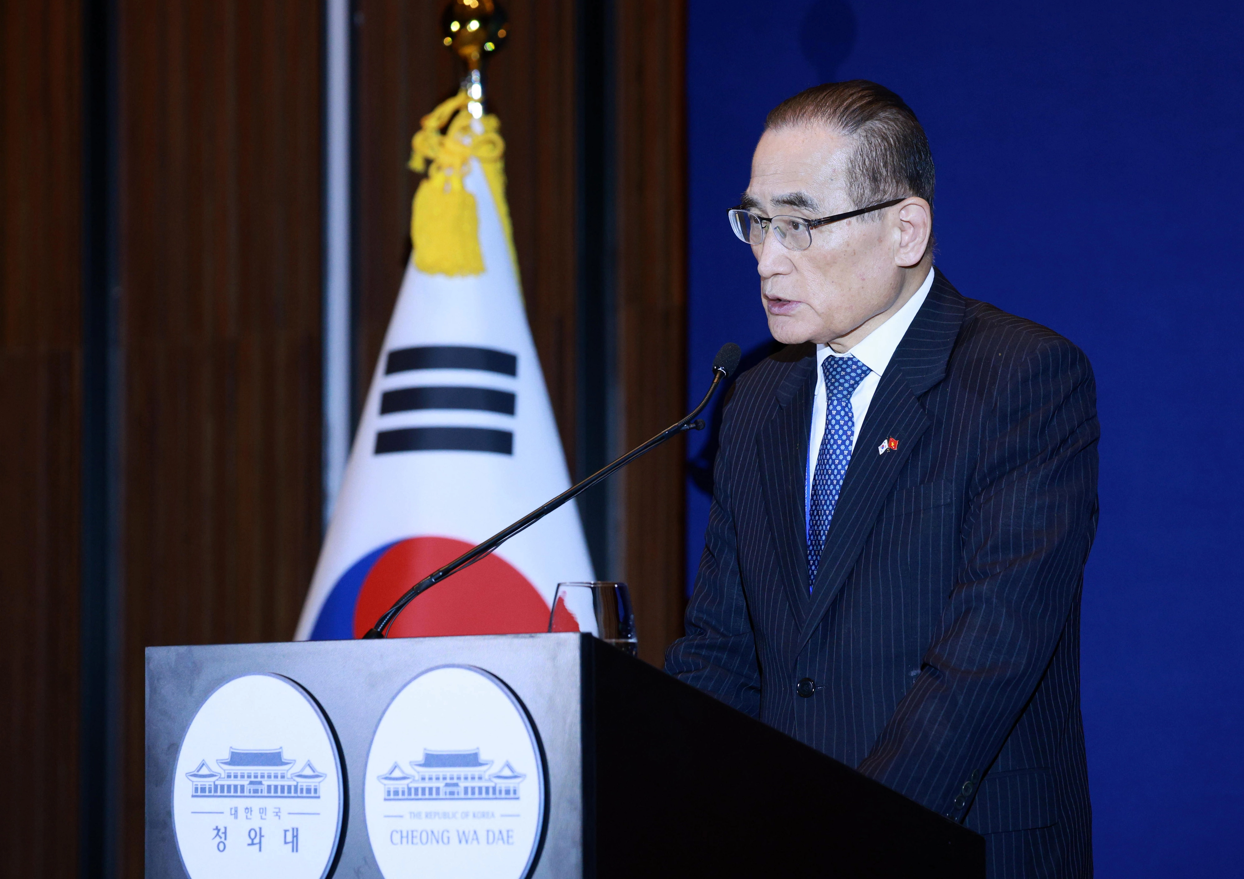 순방 관련 브리핑 하는 안보실장  위성락 국가안보실장이 23일 베트남 하노이 한 호텔의 한국프레스센터에서 이재명 대통령의 국빈방문에 관한 브리핑을 하고 있다. 
하노이 연합뉴스
