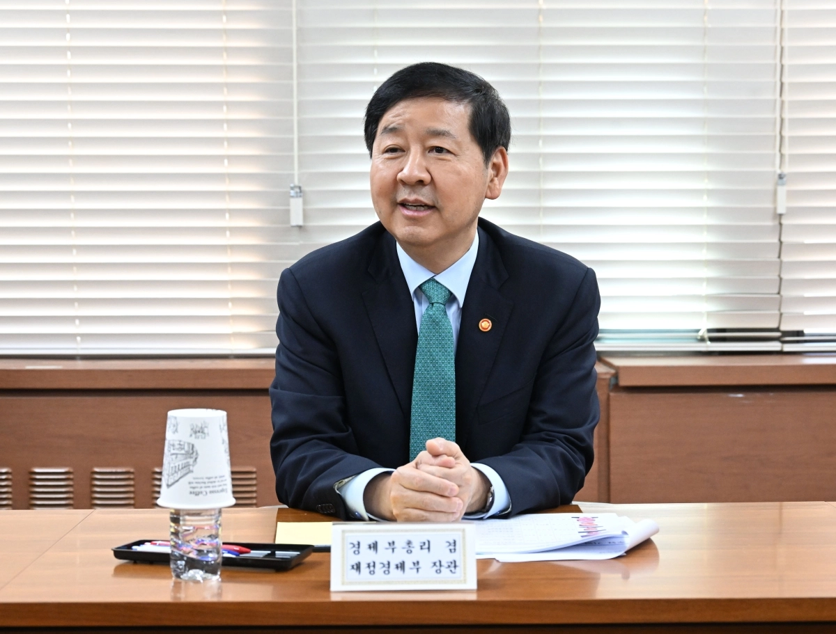 구윤철 "제2·제3의 반도체 산업 나올 수 있도록 혁신 거듭해야" - 뉴스 썸네일 이미지