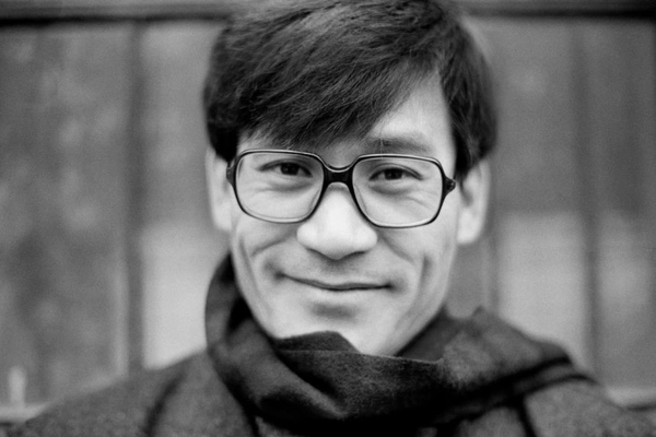 1987년 배창호 감독의 영화 ‘기쁜 우리 젊은 날’ 촬영장에서 구본창 사진 작가가 찍은 故 안성기 배우의 사진.

서울신문 DB