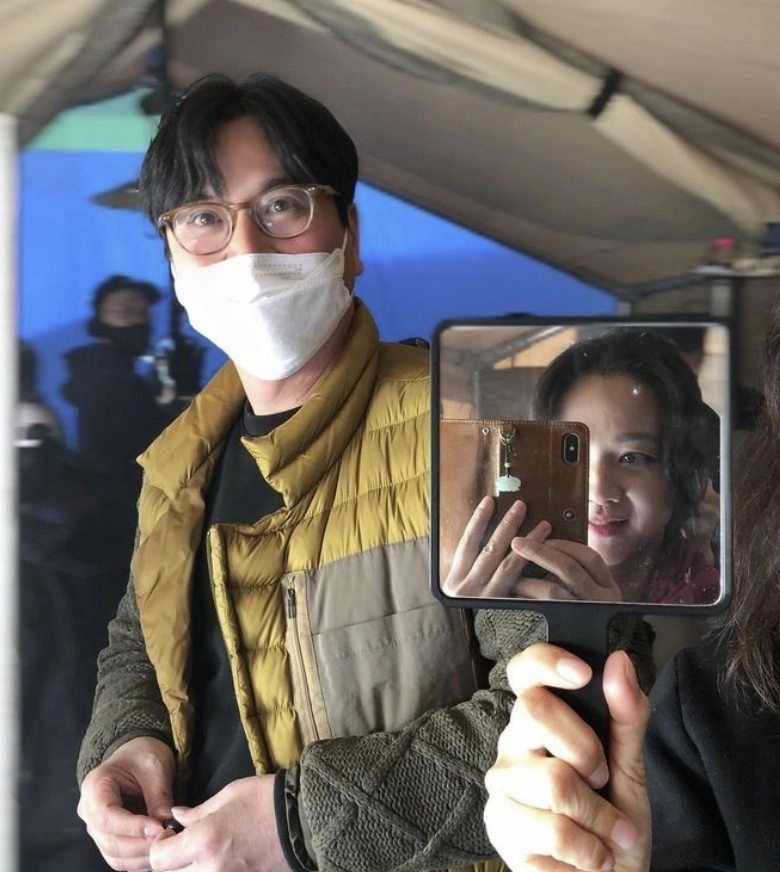 김태용(왼쪽) 감독과 배우 탕웨이. 탕웨이 인스타그램 캡처