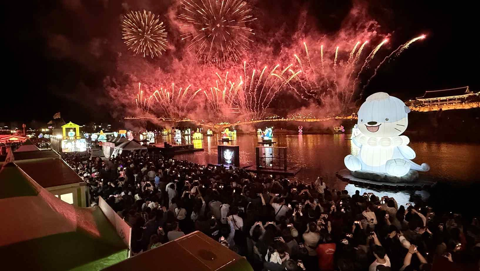 경남 대표 축제 중 하나인 진주남강유등축제. 문화체육관광부의 글로벌 축제 지원사업에 최종 선정됐다.
경남도 제공