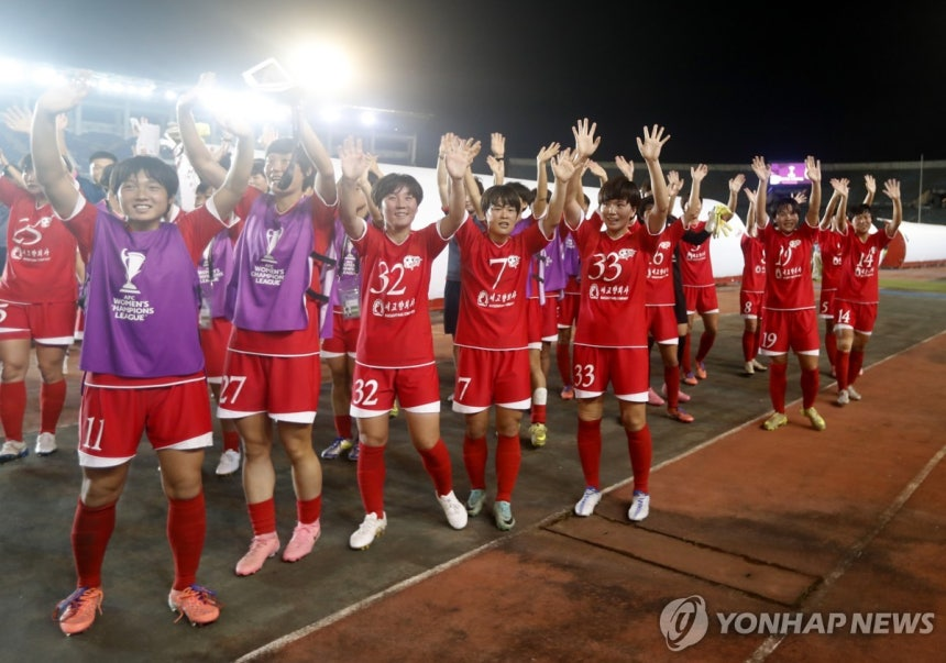AWCL 조별리그 경기 나선 북한 내고향 여자축구단. EPA 연합뉴스