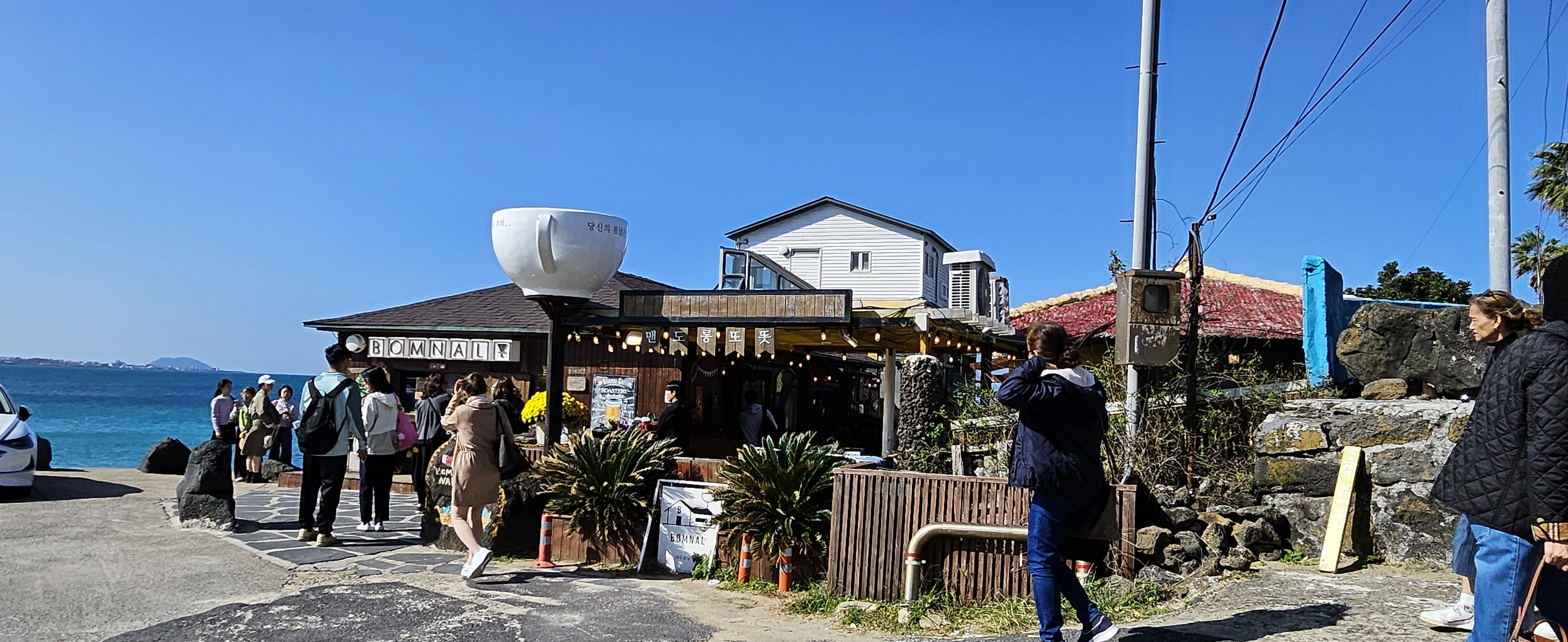 외국인 관광객들이 많이 찾는 제주시 애월읍 한담해변 전경. 제주 강동삼 기자