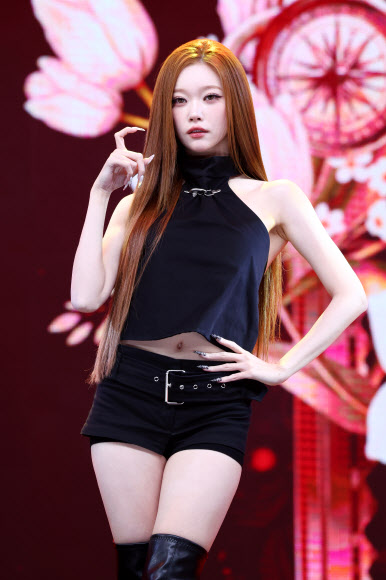 그룹 빌리 츠키가 6일 오후 서울 마포구 SBS프리즘타워에서 열린 데뷔 첫 정규 앨범 ‘더 콜렉티브 소울 앤 언컨시어스: 챕터 2’ 발매 기념 쇼케이스에서 포즈를 취하고 있다. 2026.5.6  연합뉴스