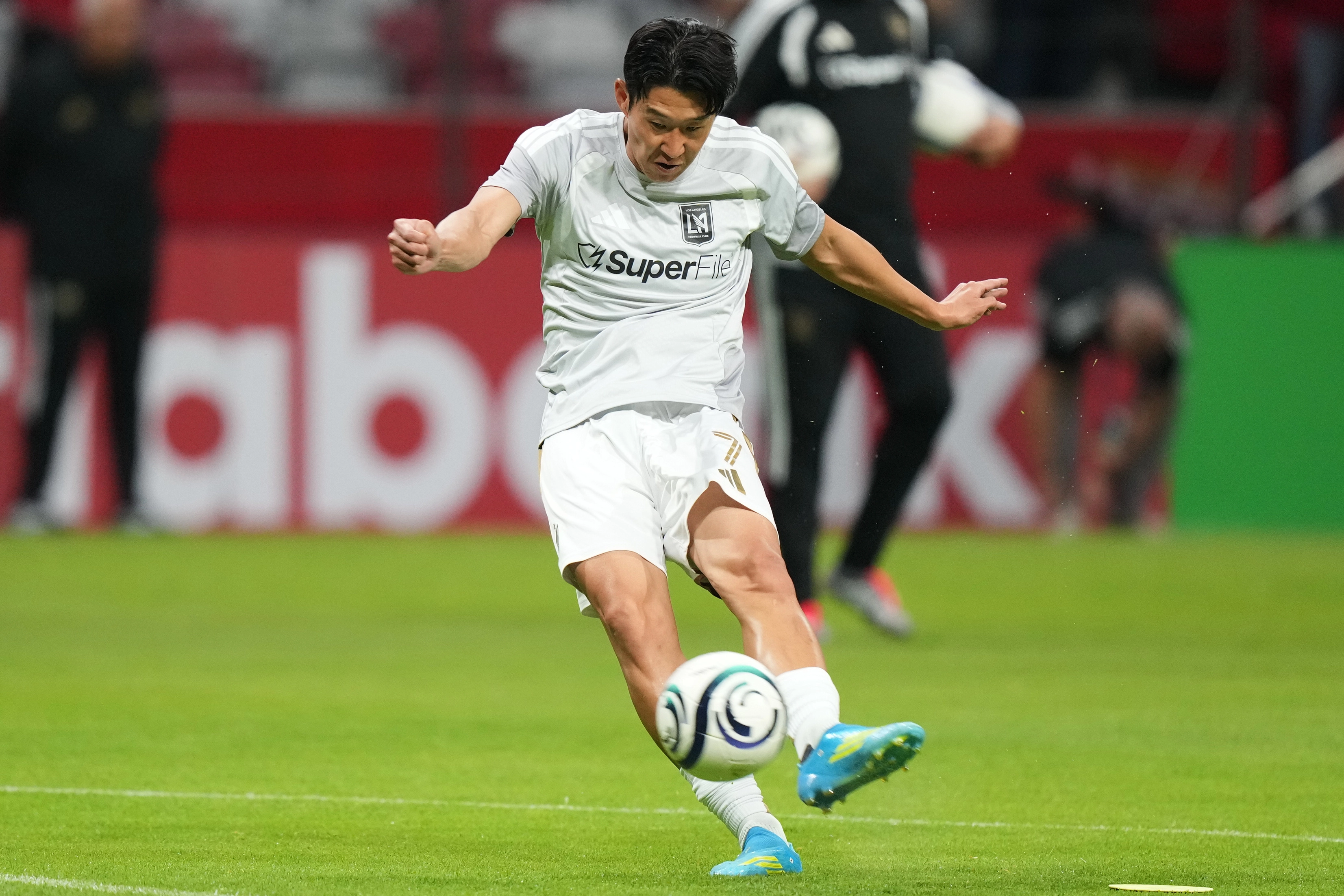 CONCACAF 톨루카전 앞두고 훈련하는 손흥민  LA FC(미국)의 손흥민이 6일(현지 시간) 멕시코 톨루카 에스타디오 네메시오 디에스에서 열리는 2026 북중미카리브축구연맹(CONCACAF) 챔피언스컵 4강 2차전 톨루카와 경기를 앞두고 훈련하고 있다. LA FC는 1차전에서 2-1로 승리한 바 있다. 2026.05.07. 톨루카 AP 뉴시스