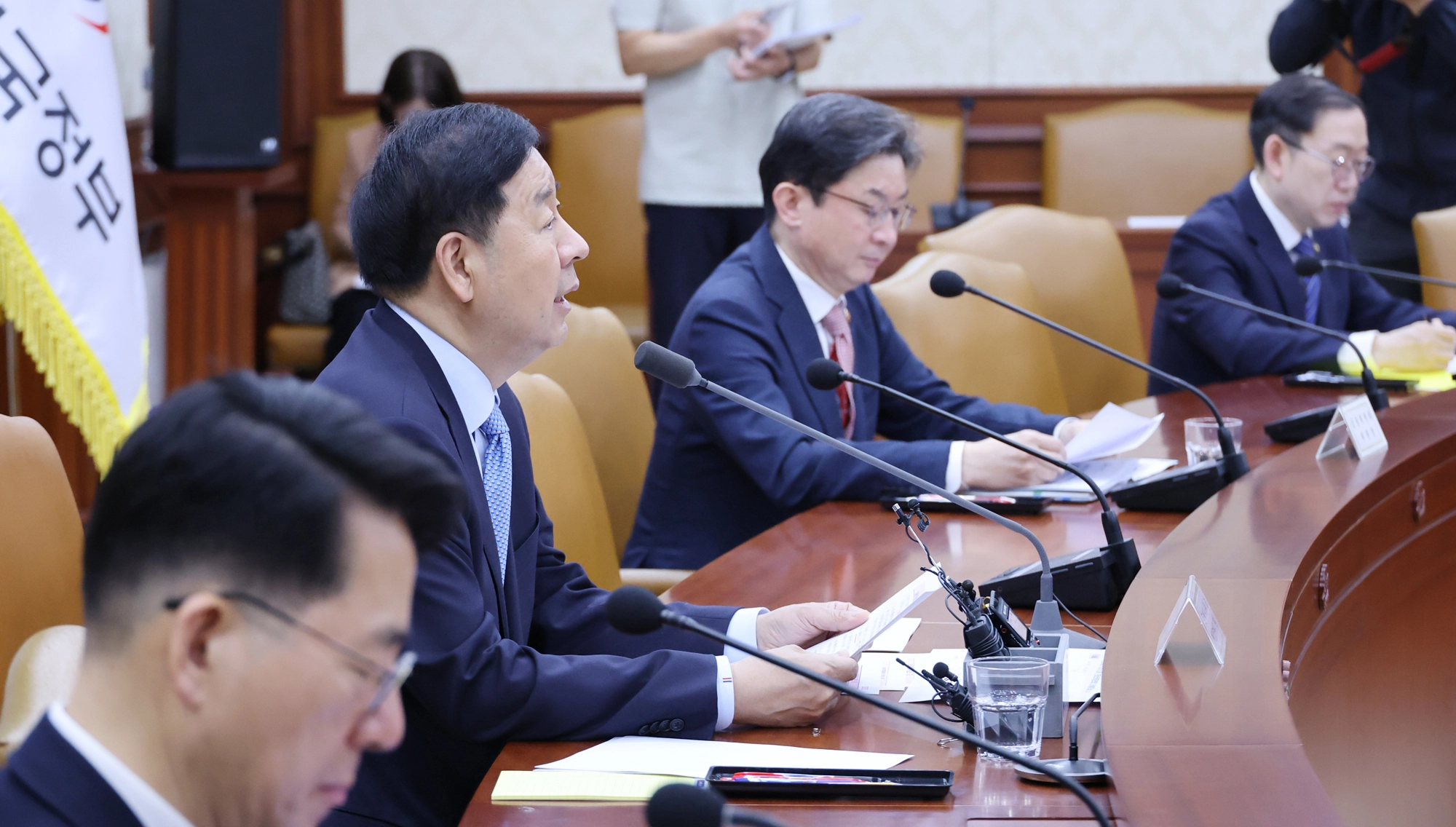 비상경제본부회의 발언하는 구윤철 부총리
    (서울=연합뉴스) 안정원 기자 = 구윤철 부총리가 8일 오전 서울 종로구 정부서울청사에서 열린 비상경제본부회의 겸 경제ㆍ부동산관계장관회의에서 발언하고 있다. 2026.5.8
    jeong@yna.co.kr