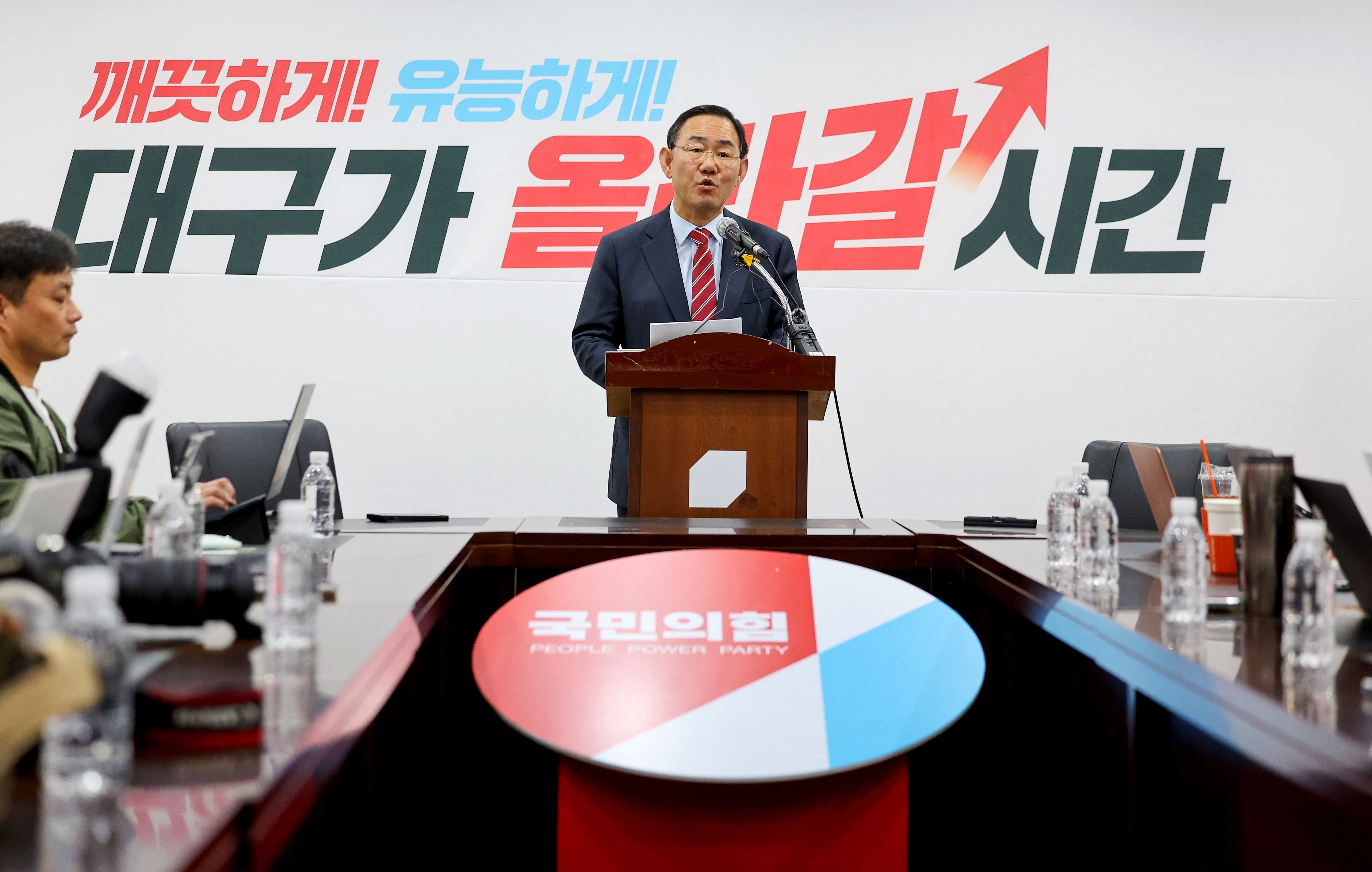 주호영, 추경호 국민의힘 대구시장 예비후보 총괄선대위원장 수락  주호영 국회부의장이 8일 오후 대구 수성구 국민의힘 대구시당에서 선거대책위원회 총괄선대위원장 수락 의사를 밝히는 기자회견을 하고 있다. 2026.05.08. 뉴시스
