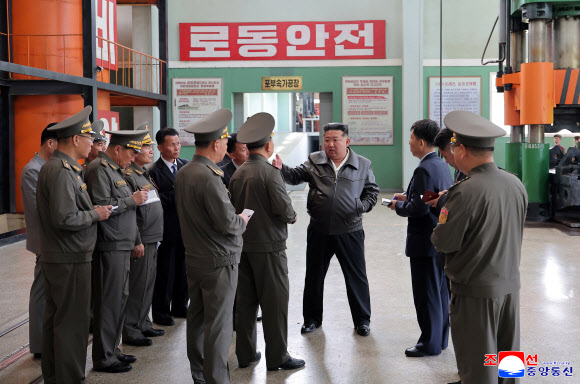 김정은, 중요군수공장 시찰