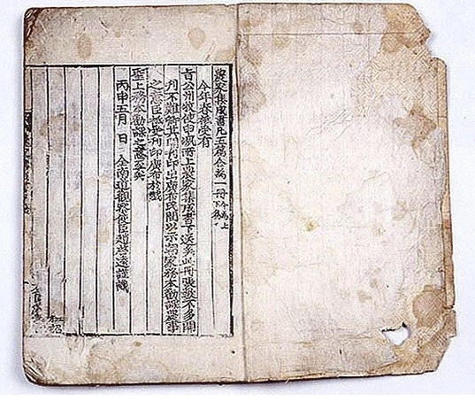 논에 물을 대서 벼를 재배하는 농법은 단시간에 노동력을 집중 투입해 단위 면적당 생산량을 극대화하는 매우 노동집약적이다. 그러나 한반도 기후 때문에 조선 초기에는 모내기를 활용한 논농사를 권장하지는 않았다. 모내기 농법이 소개된 조선 세종 때 편찬된 ‘농사직설’

국립중앙박물관 제공