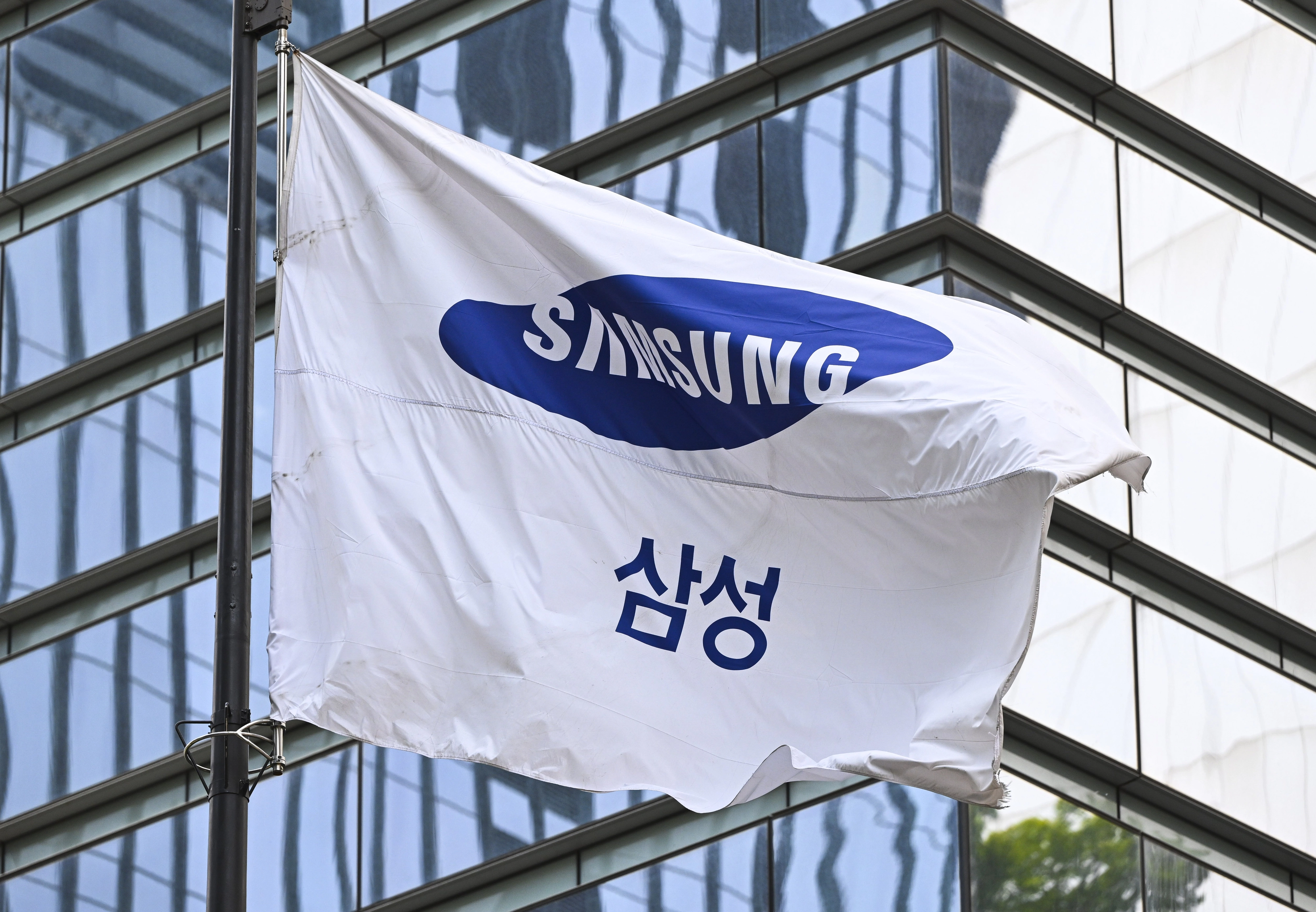 삼성전자 노사가 12일 정부의 중재 하에 마지막 사후조정에 들어갔다. 사진은 이날 서울 서초구 삼성전자 서초사옥의 모습. 2026.5.12 이지훈 기자