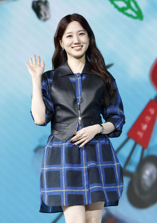 배우 박은빈이 12일 오후 서울 종로구 JW 메리어트 동대문 스퀘어 서울에서 열린 넷플릭스 ‘원더풀스’ 제작발표회에서 포즈를 취하고 있다. 2026.05.12. 뉴시스