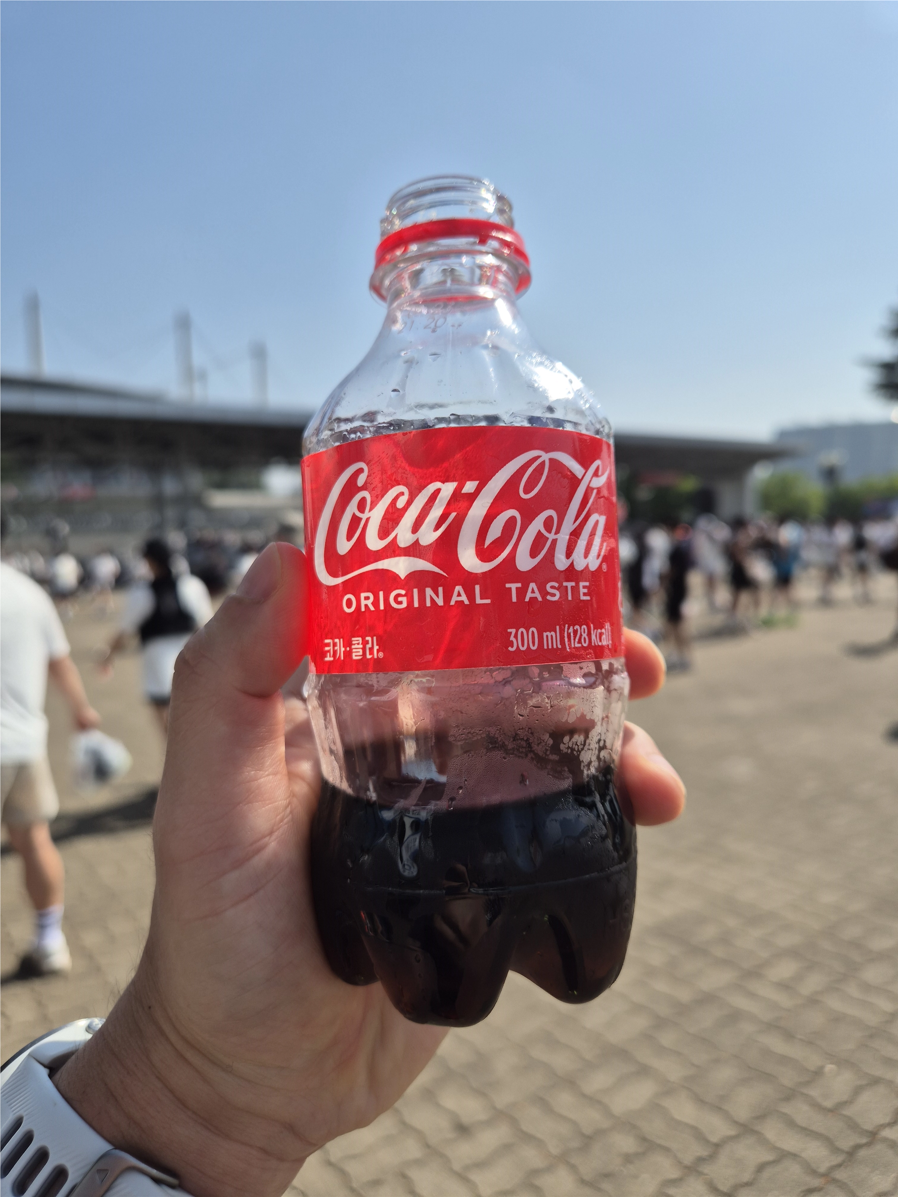 평소 탄산음료를 즐기지 않지만(맥주 제외) 완주 직후 이온 음료 대신 콜라를 집어 들었다. 미슐랭 3스타 미식이 부럽지 않은 행복이 탄산 기포처럼 알알이 터져 올랐다. 박성국 기자