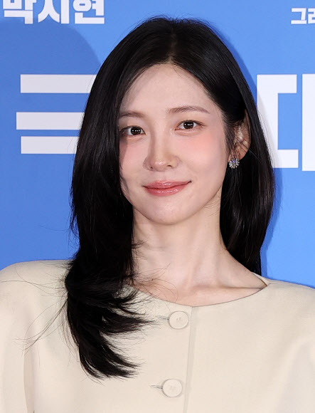 배우 박지현이 18일 서울 송파구 롯데시네마 월드타워점에서 열린 영화 ‘와일드씽’ 시사간담회에 참석, 포즈를 취하고 있다. 2026.5.18  연합뉴스