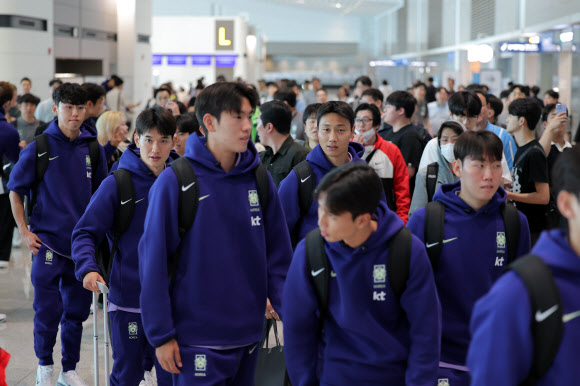 미국으로 출국하는 축구 국가대표팀