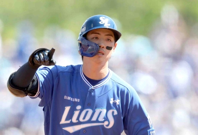 10일 경남 창원NC파크에서 열린 2026 KBO 프로야구 삼성 라이온즈와 NC 다이노스의 경기. 2회 초 2사 1루 상황 홈런(2점)을 친 삼성 2번 구자욱이 그라운드를 돌고 있다. 2026.5.10 연합뉴스