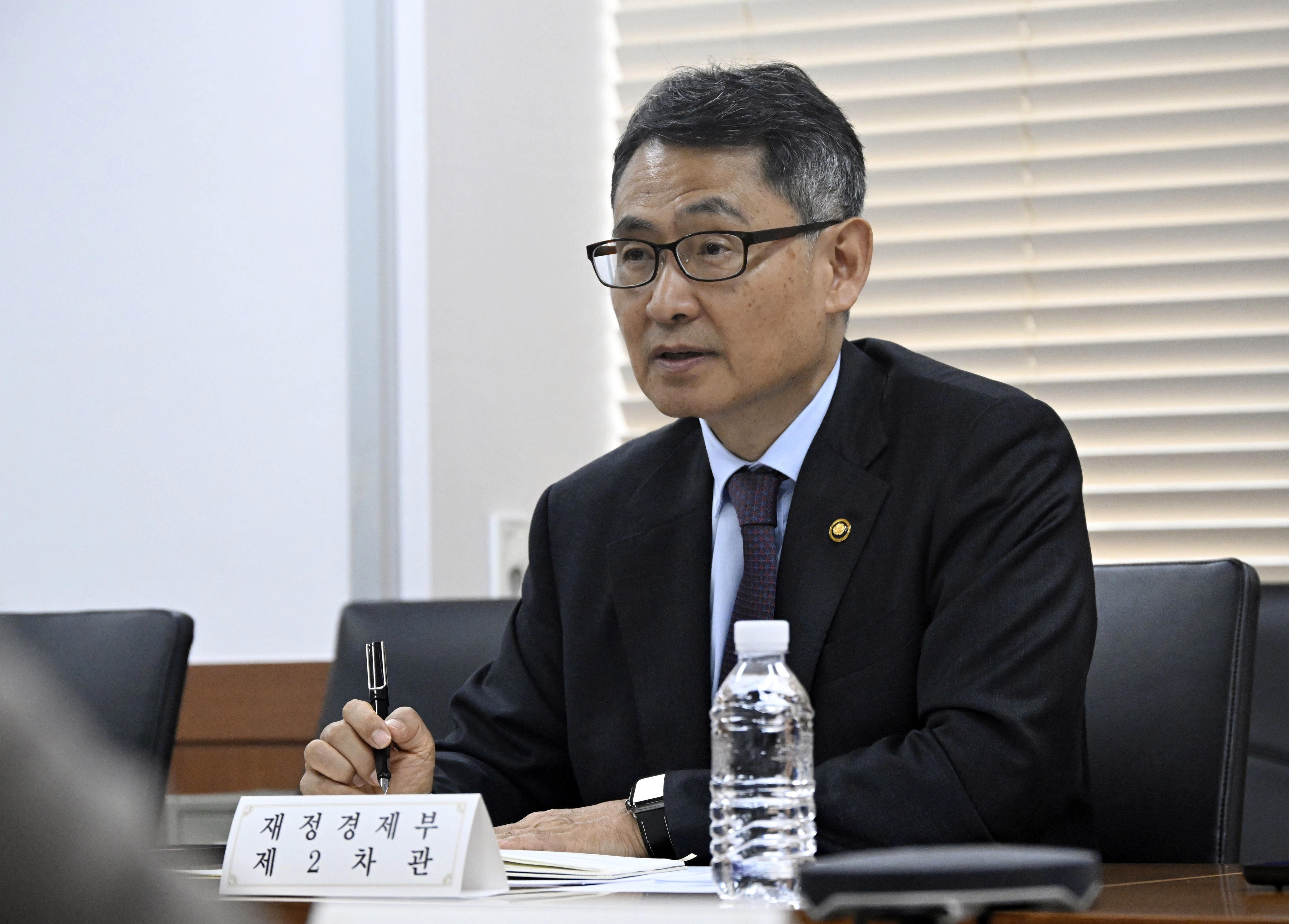 외환시장 간담회 주재하는 허장 차관  허장 재정경제부 차관이 20일 서울 종로구 정부서울청사에서 외환시장 간담회를 주재하고 있다. 재정경제부 제공
