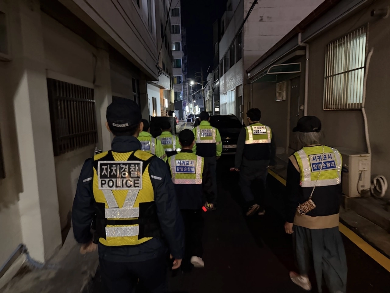 야간 순찰활동하는 제주도 자치경찰단의 모습. 제주도자치경찰단 제공