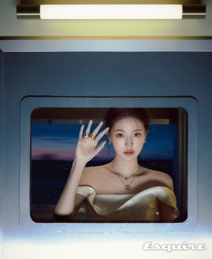 사진=에스콰이어 코리아 SNS 캡처