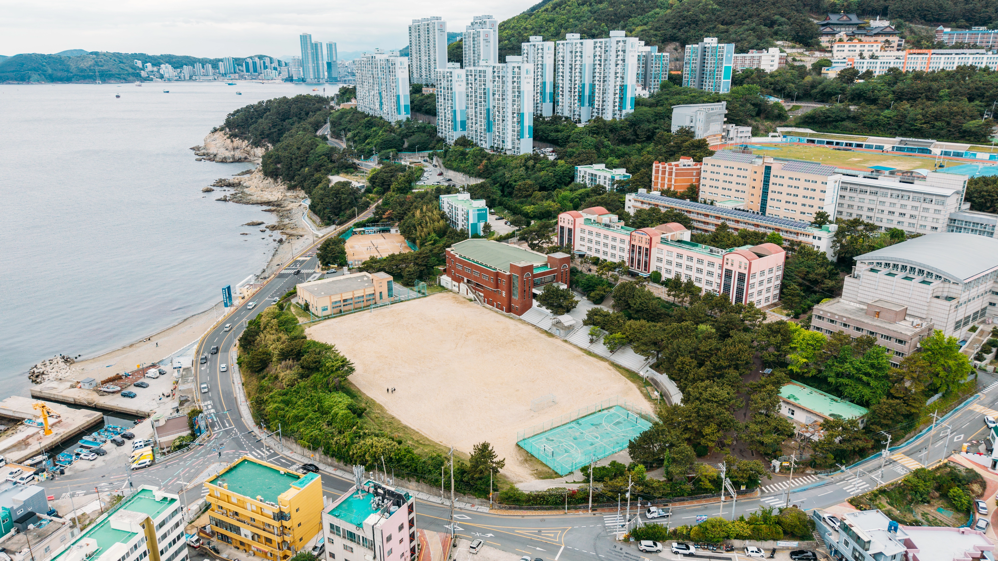 2026 부산비엔날레가 열릴 부산 영도구의 옛 부산남고등학교 전경. 부산비엔날레 조직위원회 제공