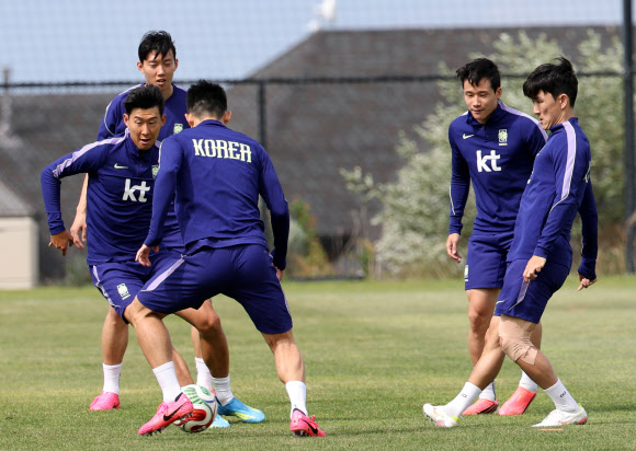 26일(현지시간) 오후 미국 유타주 헤리먼에 위치한 자이언스뱅크 트레이닝센터에서 축구 국가대표팀 손흥민 등 선수들이 훈련을 하고 있다. 2026.5.27 연합뉴스