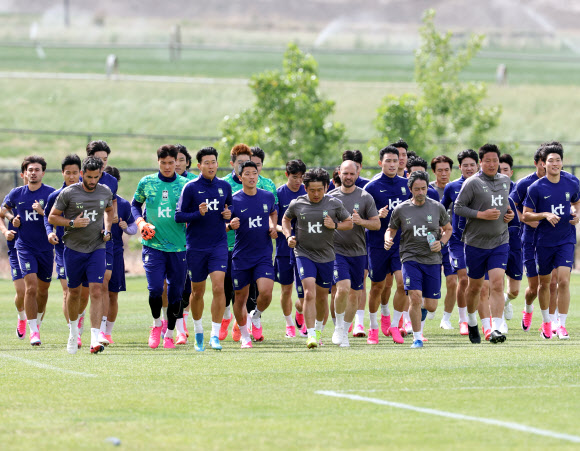 26일(현지시간) 오후 미국 유타주 헤리먼에 위치한 자이언스뱅크 트레이닝센터에서 축구 국가대표팀 손흥민과 황희찬, 조규성 등 선수들이 훈련을 하고 있다. 2026.5.27 연합뉴스