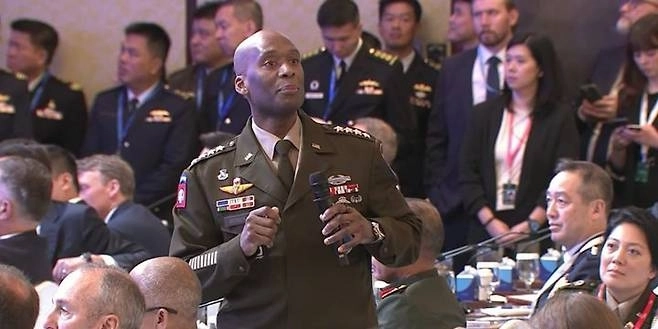 제이비어 브런슨 주한미군사령관이 30일 싱가포르에서 열린 제23차 아시아안보회의(샹그릴라 대화)에서 발언하고 있다. 2026.5.30 영국 국제전략문제연구소(IISS) 자료