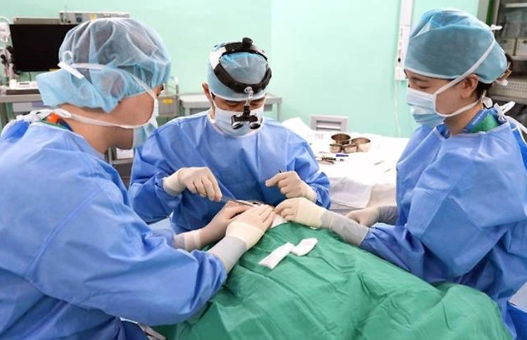단국대병원 충남권역외상센터 의료진 수술 모습. 서울신문DB