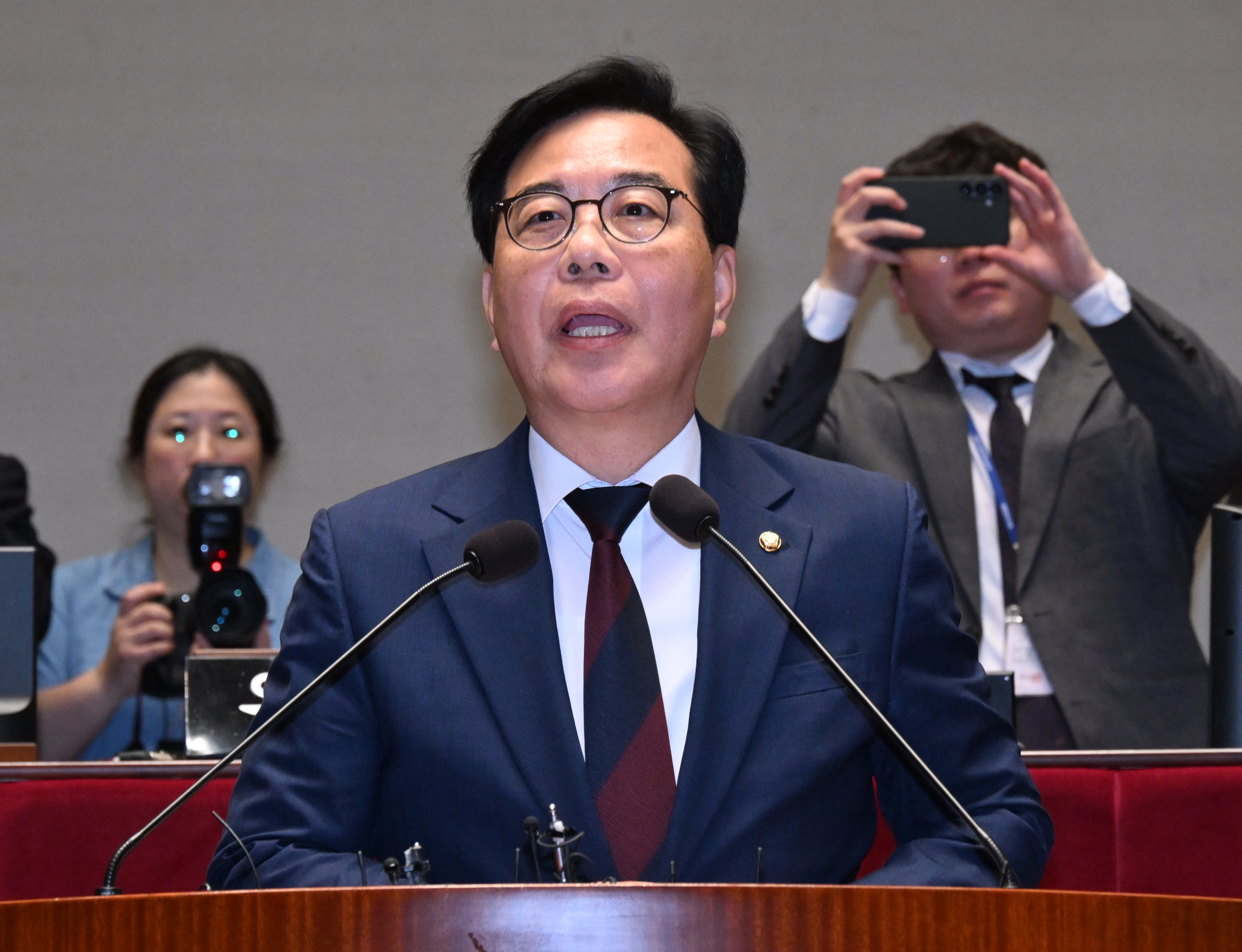 송언석 국민의힘 원내대표가 4일 국회에서 열린 의원총회에서 발언 하고 있다.2026.6.4 안주영 전문기자