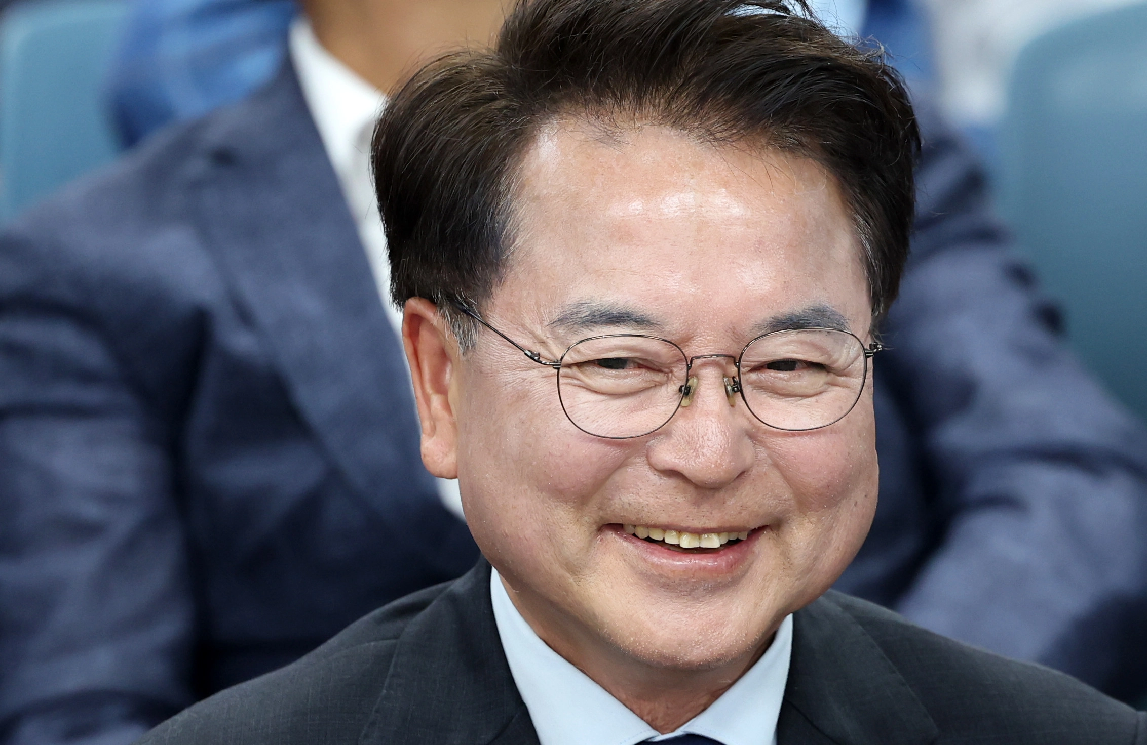 미소 짓는 육동한
    (춘천=연합뉴스) 양지웅 기자 = 더불어민주당 육동한 춘천시장 후보가 3일 춘천시 더불어민주당 강원도당에서 출구조사 결과를 확인하며 미소 짓고 있다. 2026.6.3
    yangdoo@yna.co.kr
(끝)