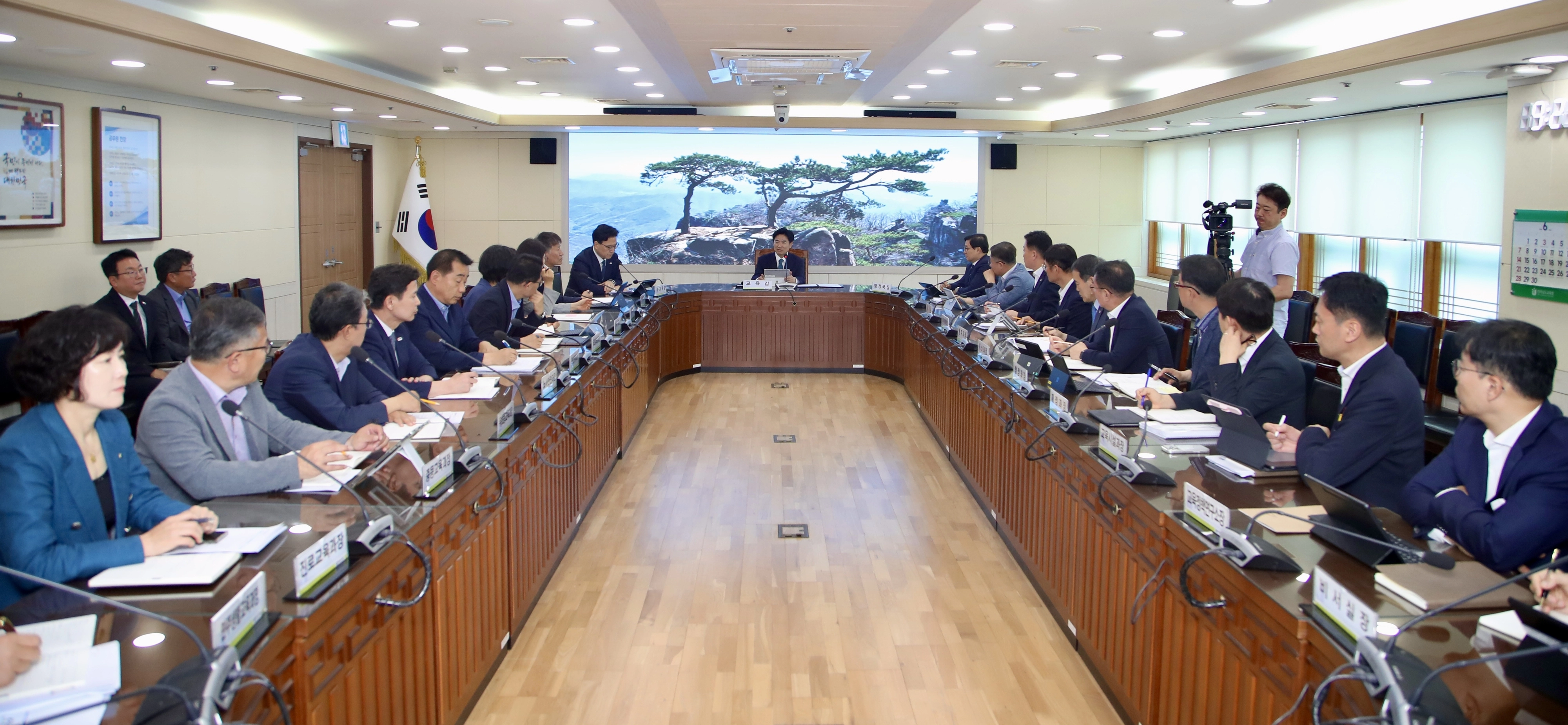 4일 전남교육청 청사 상황실에서 ‘전남광주통합특별시교육청’ 출범 준비 상황을 주제로 주요 정책회의가 열렸다.