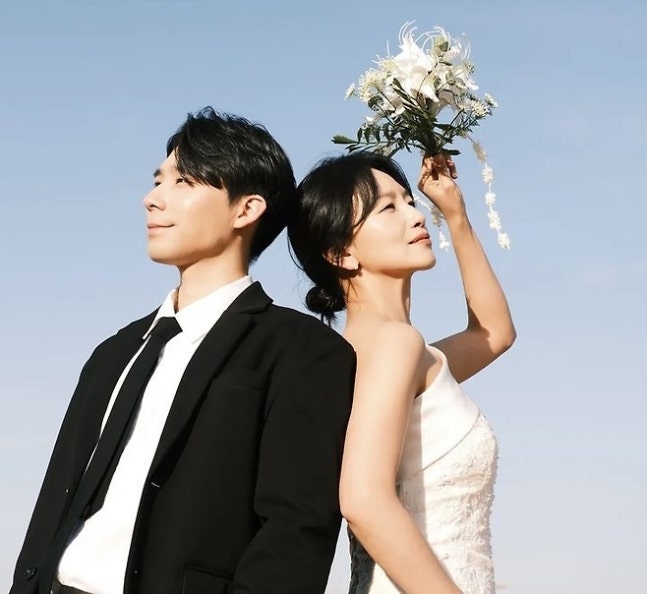배우 백은혜와 피겨스케이팅 선수 출신 뮤지컬 배우 이준우가 부부의 연을 맺었다. SNS 캡처