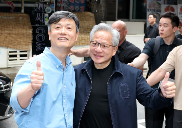 크래프톤 장병규와 젠슨 황 ‘엄지척!’