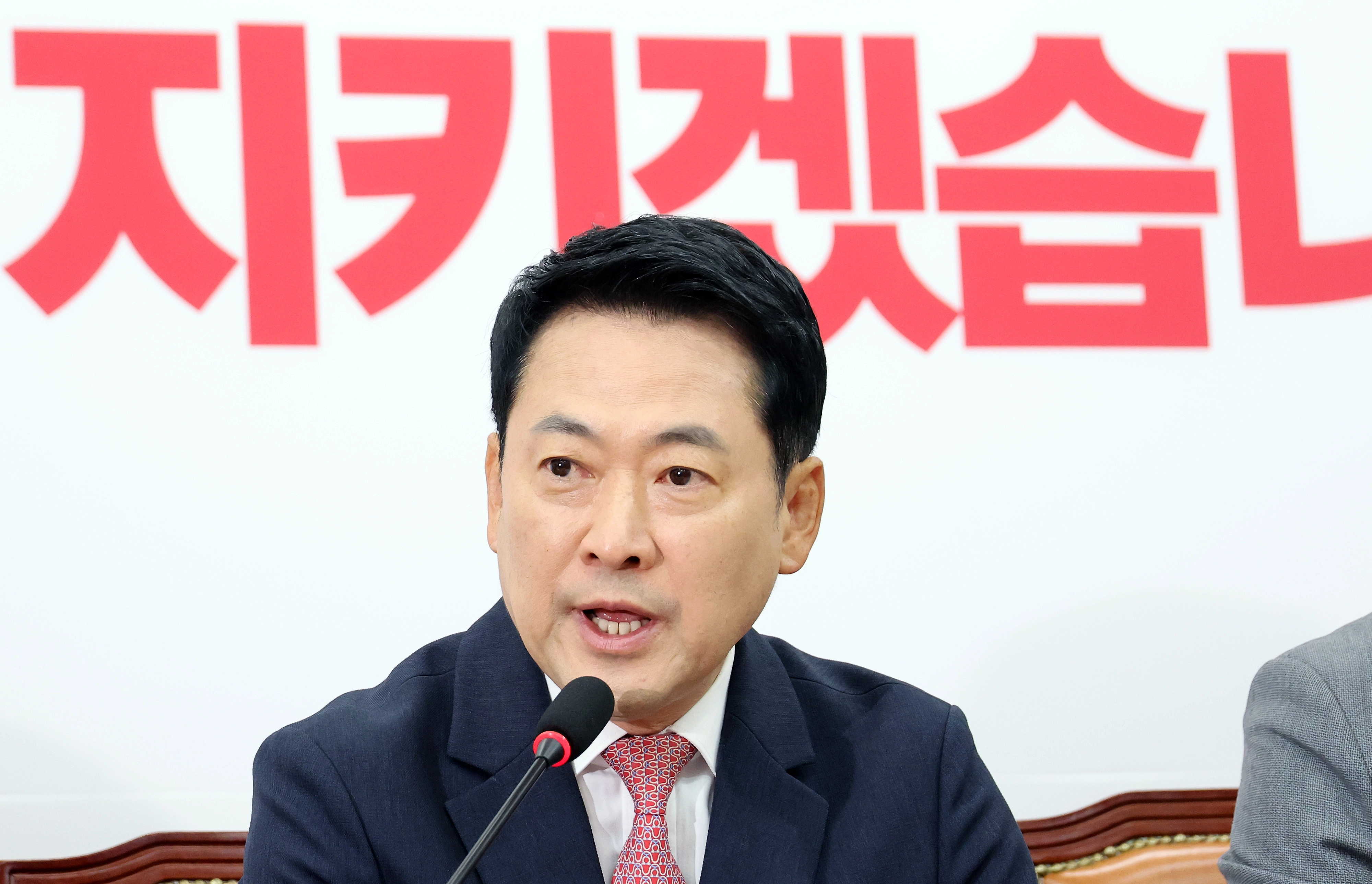 장동혁 대표, 최고위 모두발언  국민의힘 장동혁 대표가 8일 국회에서 열린 최고위원회의에서 발언하고 있다. 2026.6.8
연합뉴스