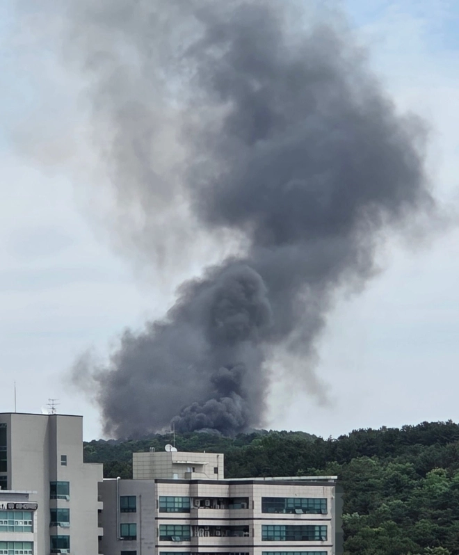 1일 오전 10시 59분쯤 대전 유성구 외삼동 한화에어로스페이스 대전공장에서 폭발 사고가 발생했다. 이 사고로 근로자 5명이 숨지고 2명이 중경상을 입었다. 2026.6.1 독자 제공 연합뉴스