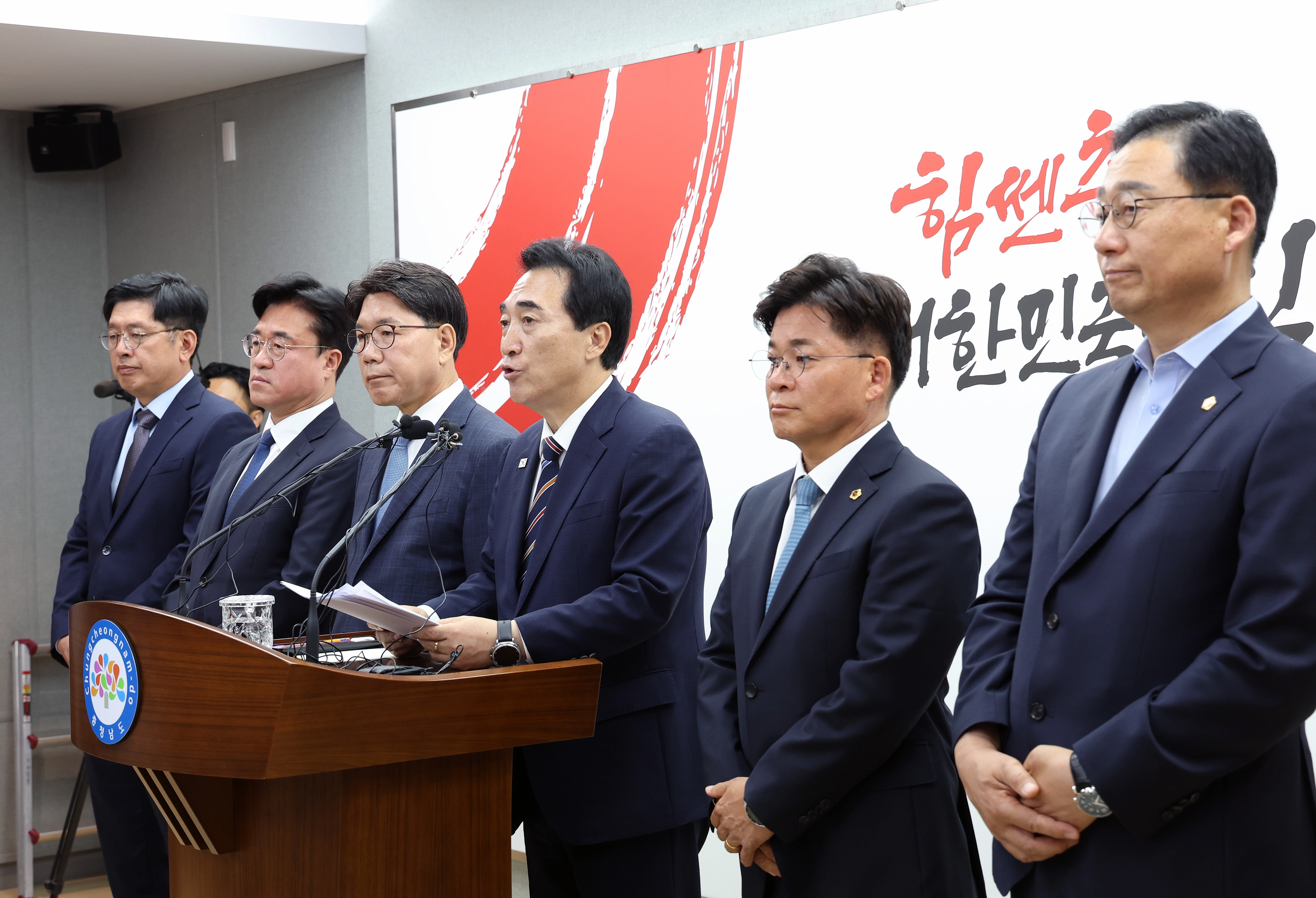 박수현 충남도지사 당선인이 8일 충남도청에서 인수위원회 관련 기자회견을 하고 있다. 박 당선인 캠프 제공