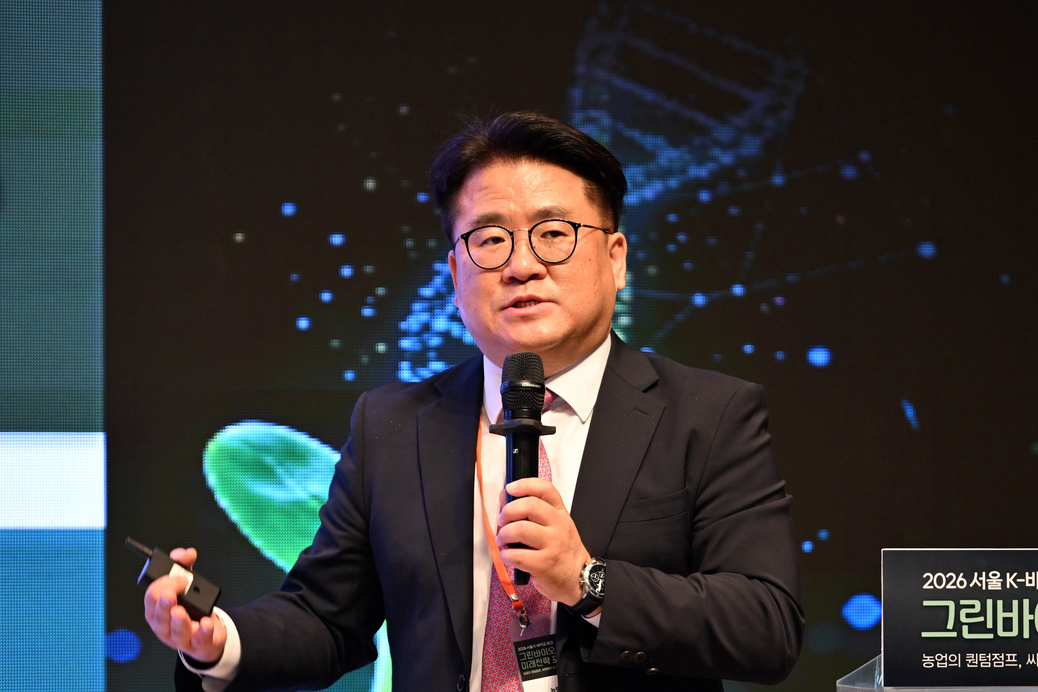정경석 농림축산식품부 식품산업정책관이 8일 서울 중구 프레스센터에서 열린 ‘2026 서울 K-바이오 위크: 그린바이오 미래전략 포럼 ’에서 ‘K-그린바이오 이니셔티브: 글로벌 강국 도약을 위한 로드맵’을 주제로 정책발표를하고 있다. 2026. 6. 8. 홍윤기 기자