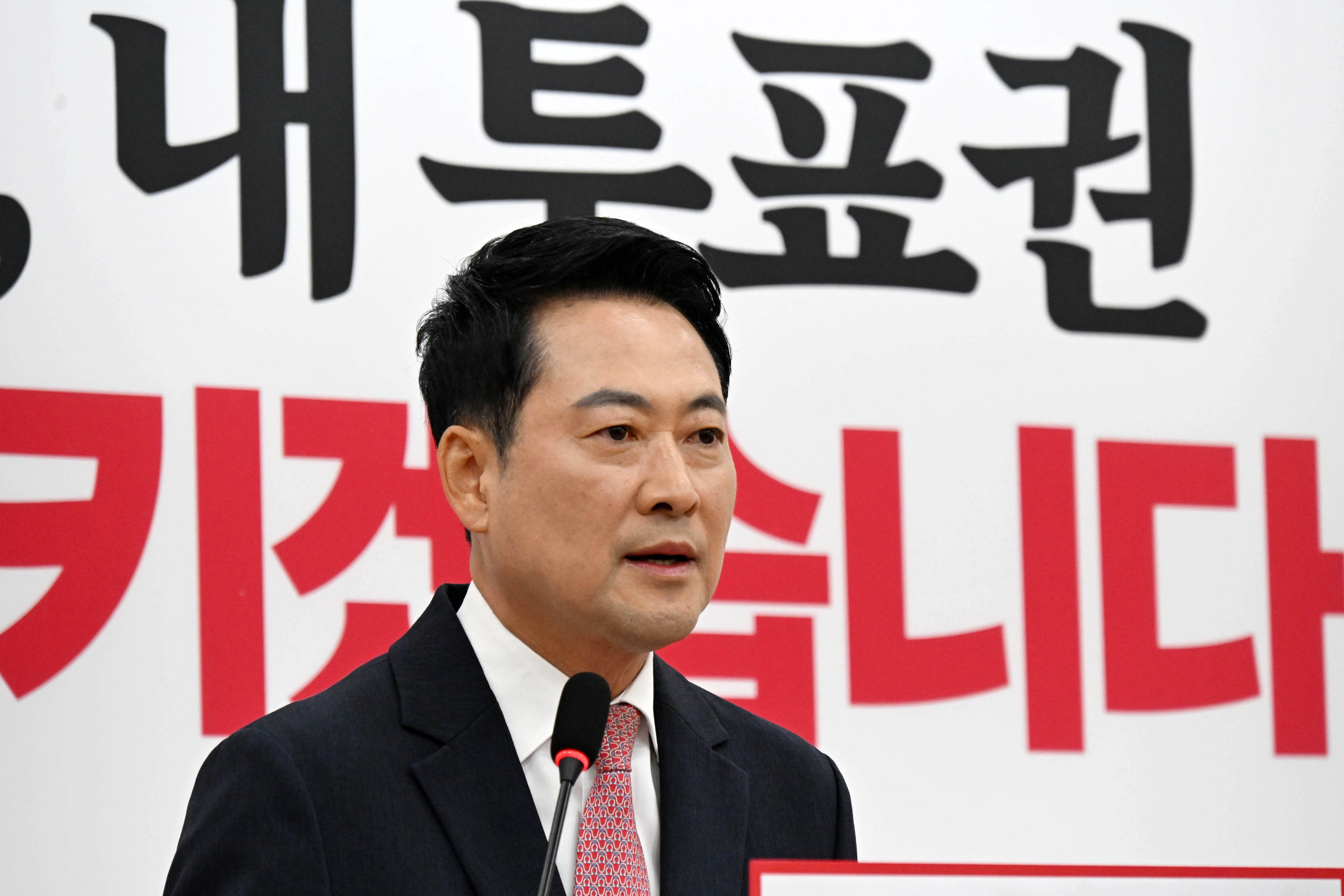 장동혁 국민의힘 대표가 9일 국회에서 6·3지방선거 관내 사전투표 결과 관련 기자회견을 하고 있다. 2026.6.9 홍윤기 기자