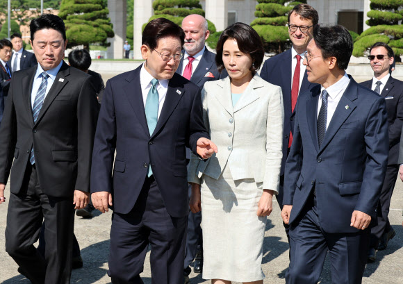 대화하는 이재명 대통령과 김민석 총리