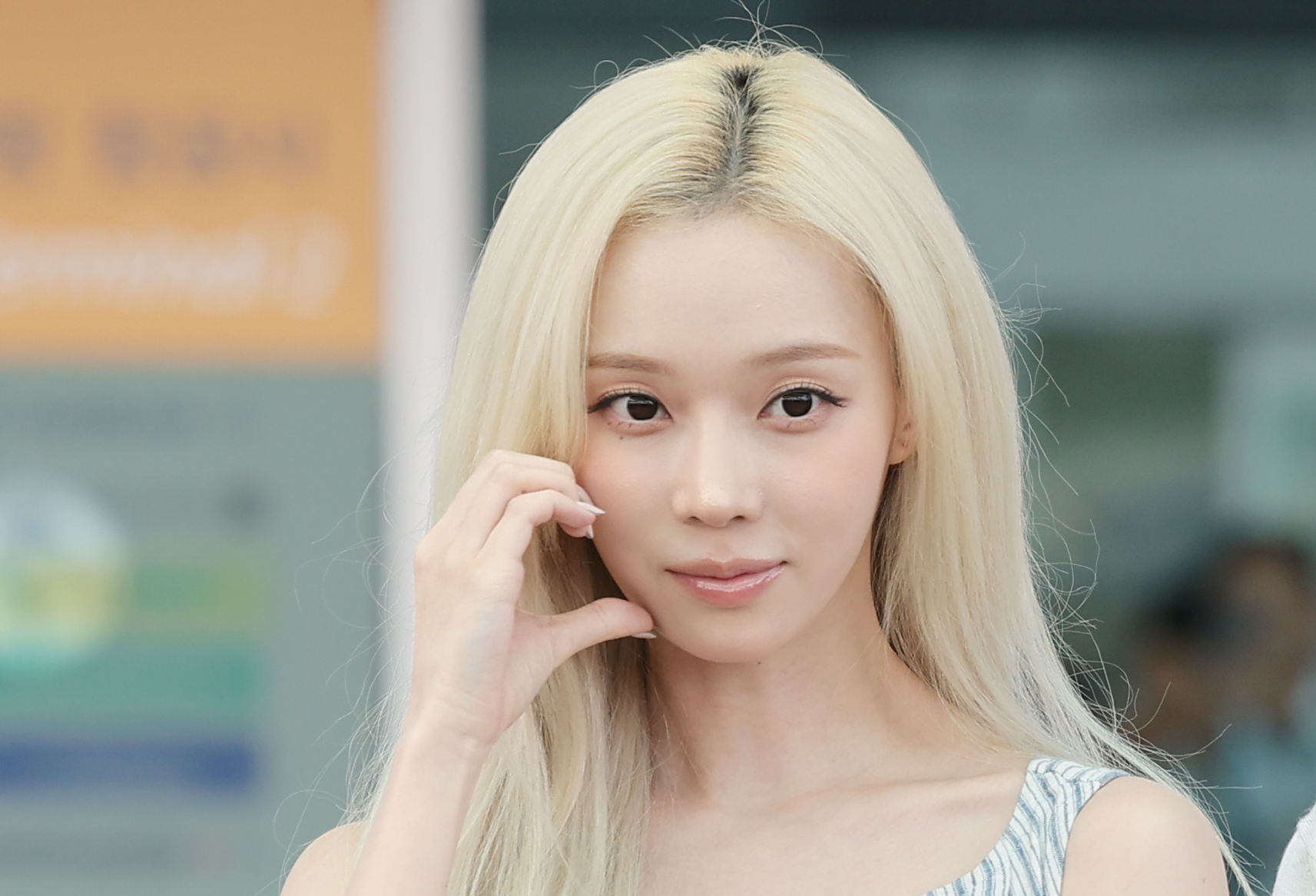 에스파 윈터가 월드컵 응원을 위해 10일 인천국제공항에 도착해 멕시코로 출국하기 전 포즈를 취하고 있다. 2026.6.10. 뉴스1