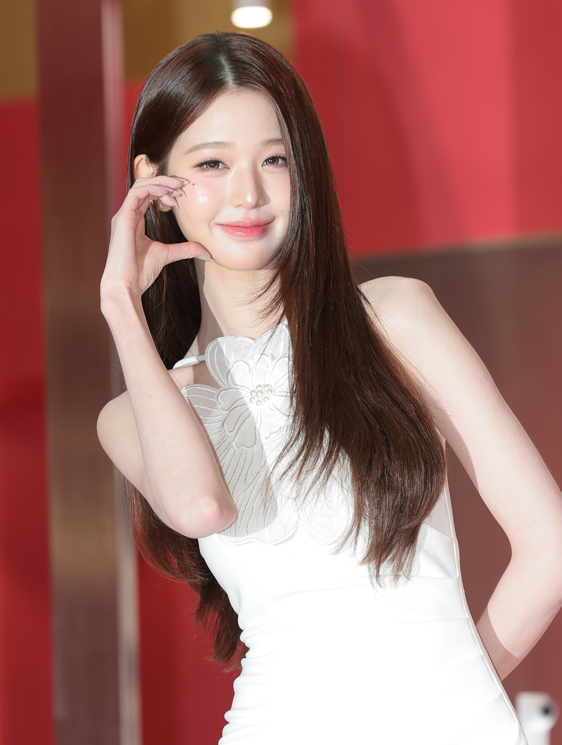 아이브 장원영, 공주님의 은혜로운 볼 하트