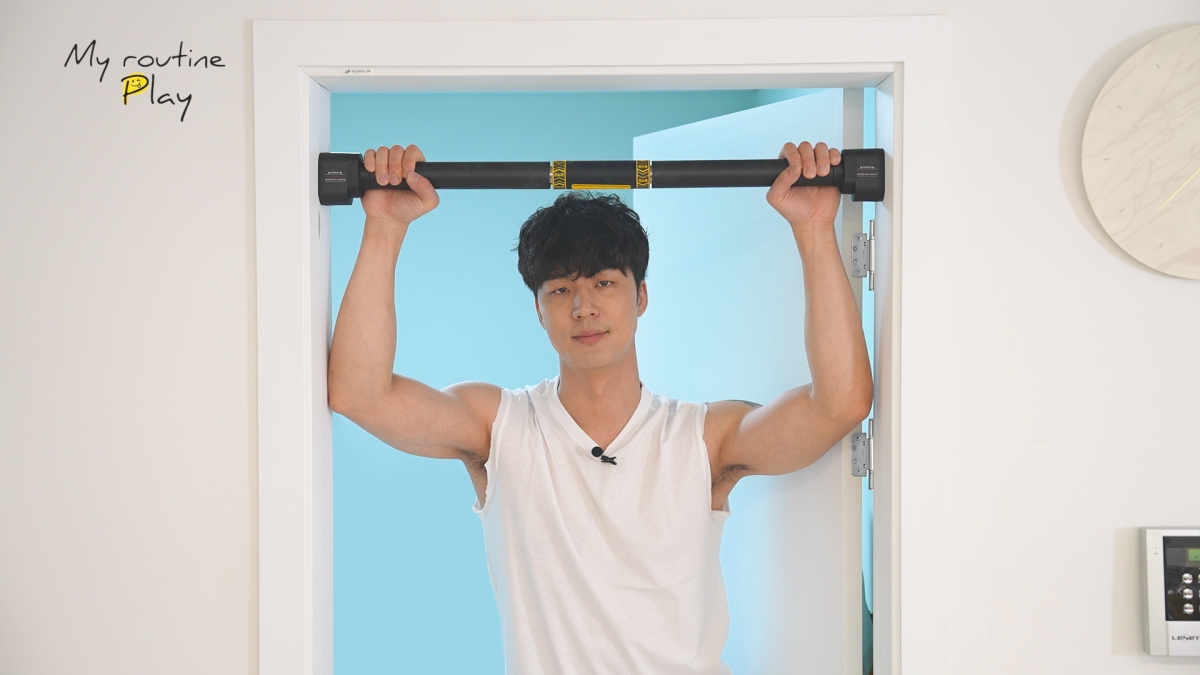 Fitness Creator Malwang Showcases Trahier The Widest Doorway Pull-Up Bar