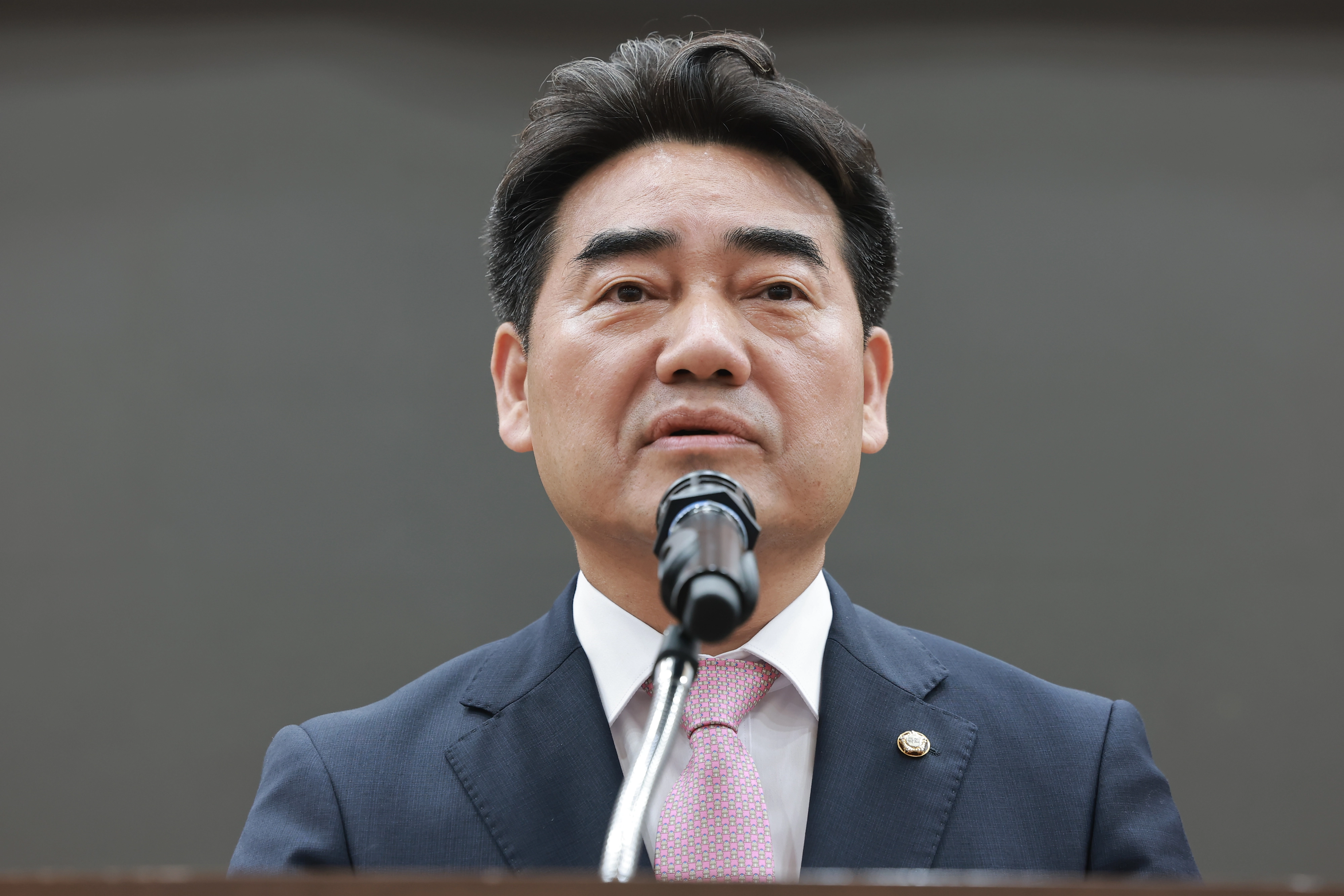 국민의힘 소장파 모임 ‘대안과미래’의 간사 이성권 의원이 지난 9일 국회 의원회관에서 열린 6·3 지방선거 평가 토론회에서 환영 인사를 하고 있다. 연합뉴스