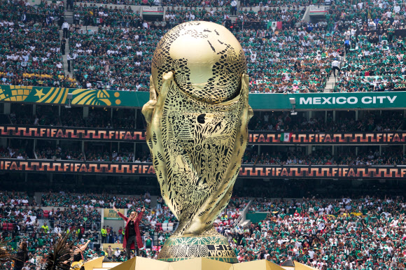 11일(현지시간) 멕시코 멕시코시티 스타디움에서 열린 2026 국제축구연맹(FIFA) 북중미 월드컵 개막식에서 공연단이 축하 공연을 펼치고 있다.  AP 연합뉴스
